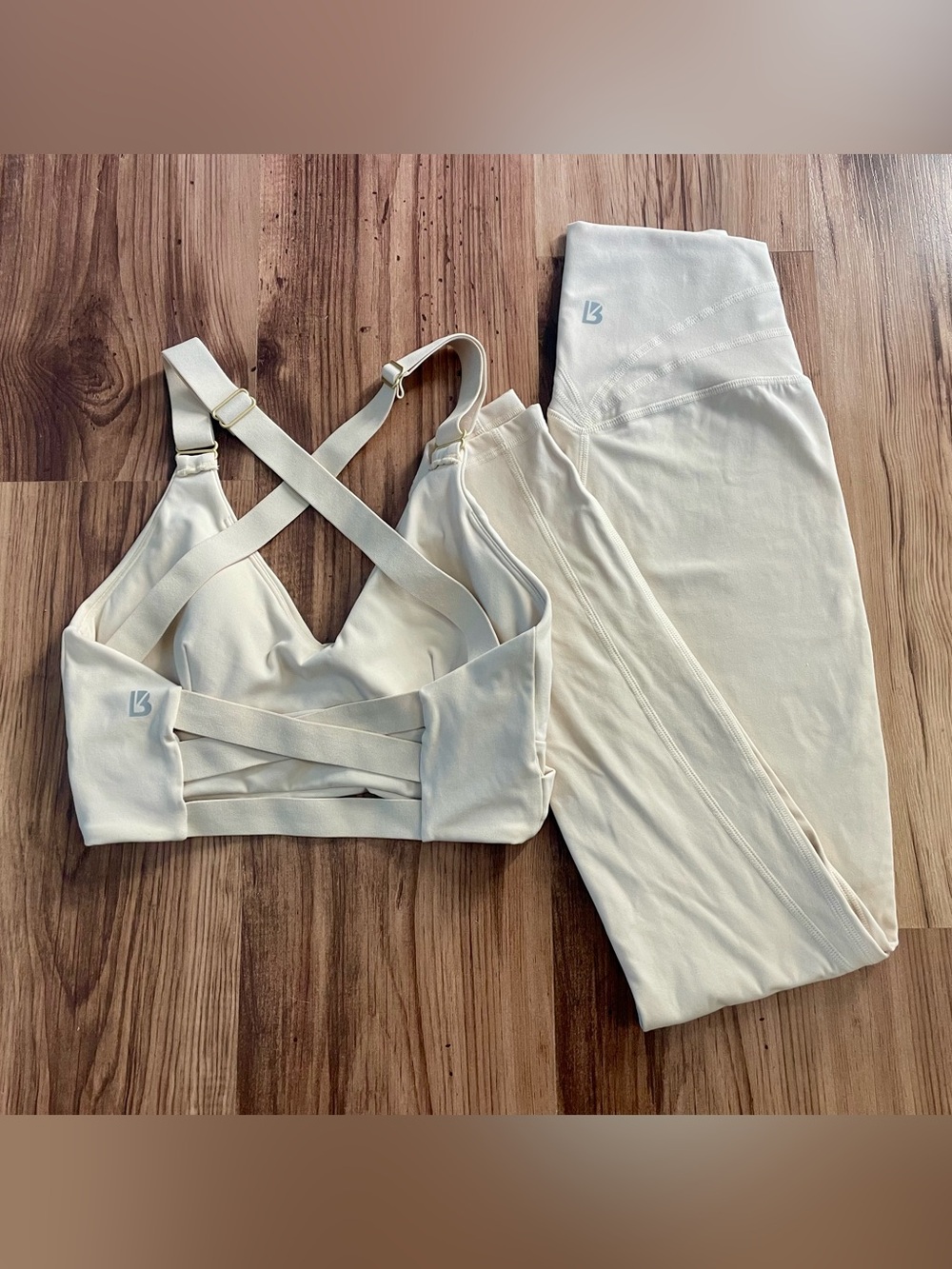 Buffbunny Collection White Crisscross Sports Bra & High-Waisted Leggings Set Sm